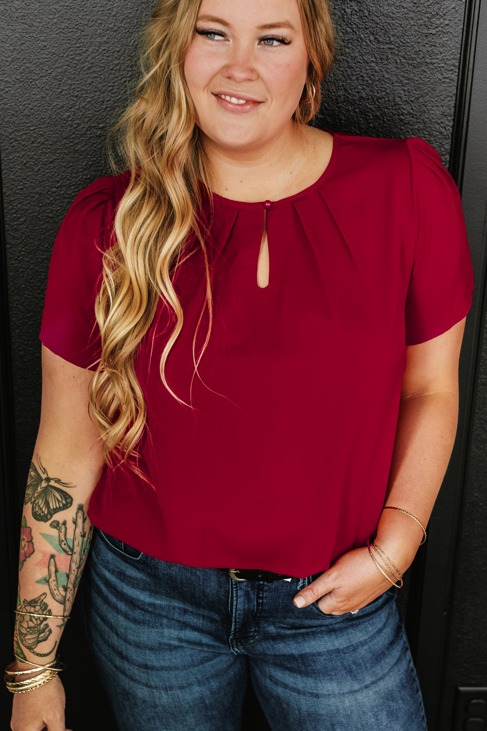 Red Keyhole Pleated Crew Neck Plus Size Short Sleeve Blouse